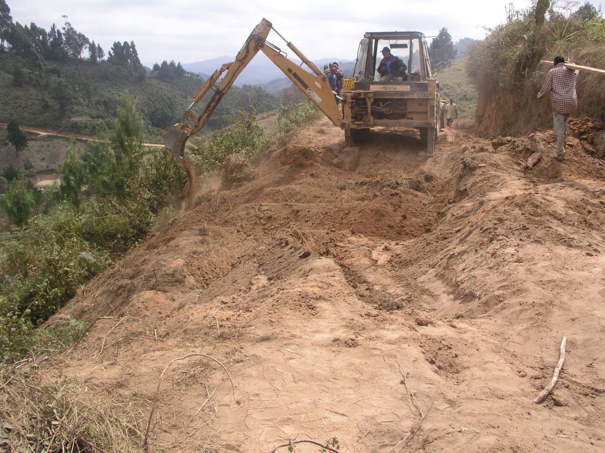 Lavori di manutenzione e adeguamento della strada che porta alla Centrale Elettrica