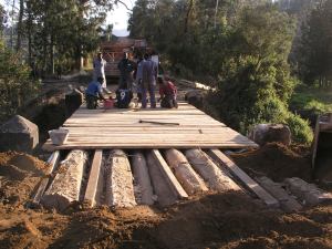 Consolidamento dell'impalcato del ponte sul Lukosi