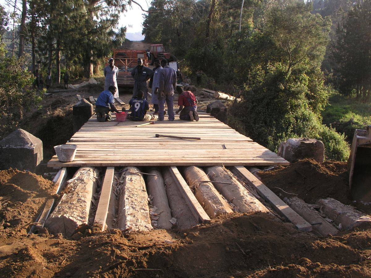Consolidamento dell'impalcato del ponte sul Lukosi