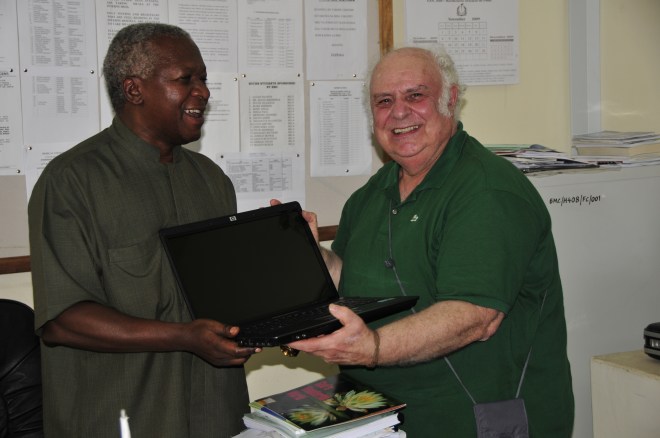 Il presidente di SCSF e il vice direttore del Bugando M.C.